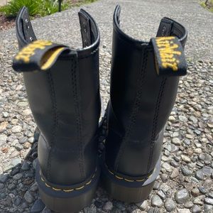 Dr. Martens-Almost new. 37 (7 1/2) womens